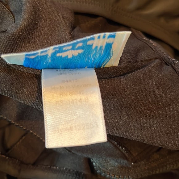 Sexy Black & White Zip Up Swimsuit - Picture 8 of 9